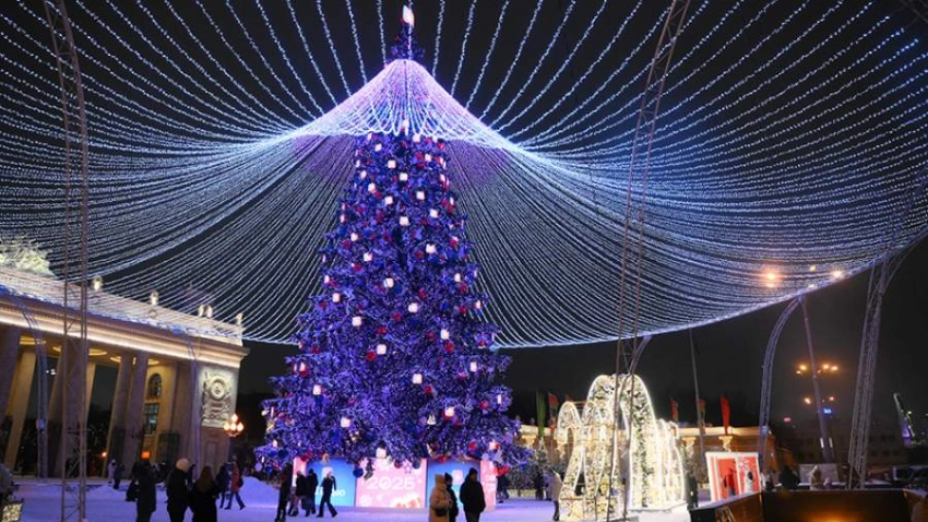 Афиша новогодних ёлок в Москве 2025-2026: куда сходить с детьми на главный праздник года